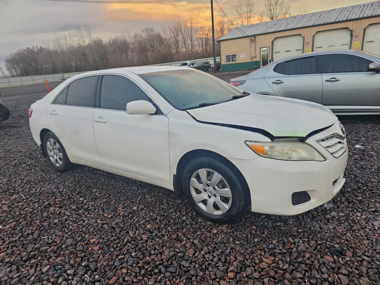 2011 TOYOTA CAMRY BASE photo 4