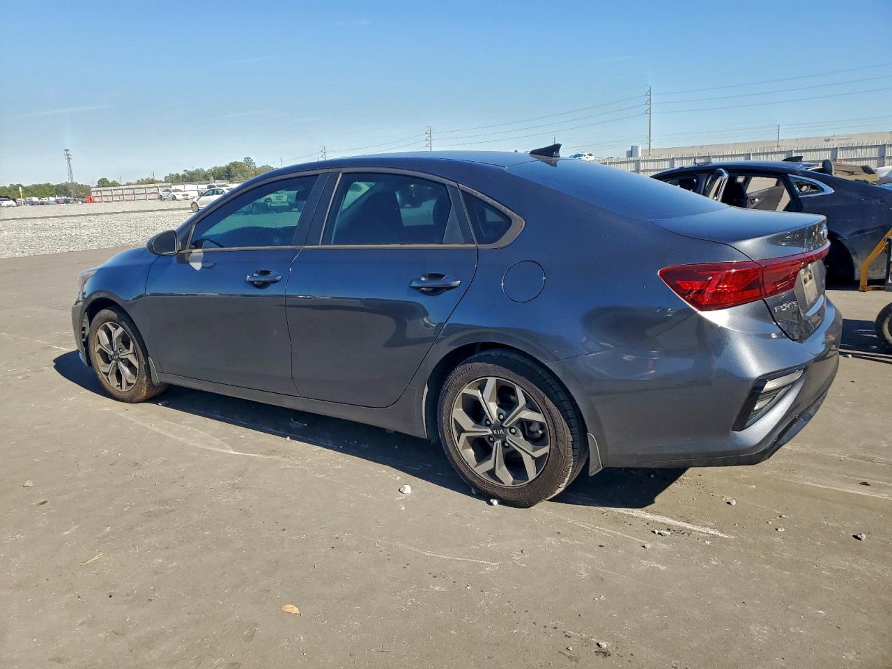 2021 KIA FORTE FE photo 2