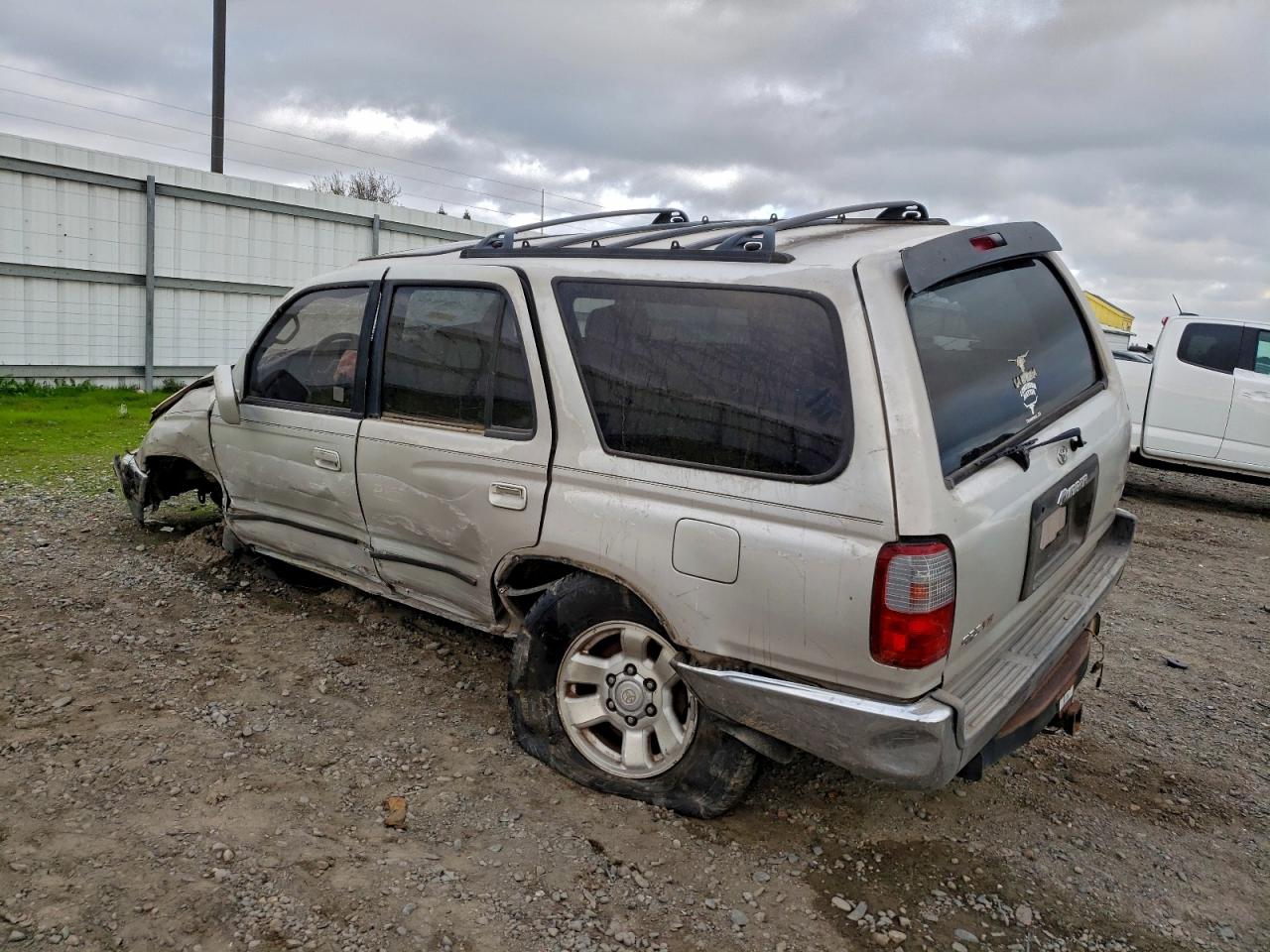 1997 TOYOTA 4RUNNER SR5 photo 2