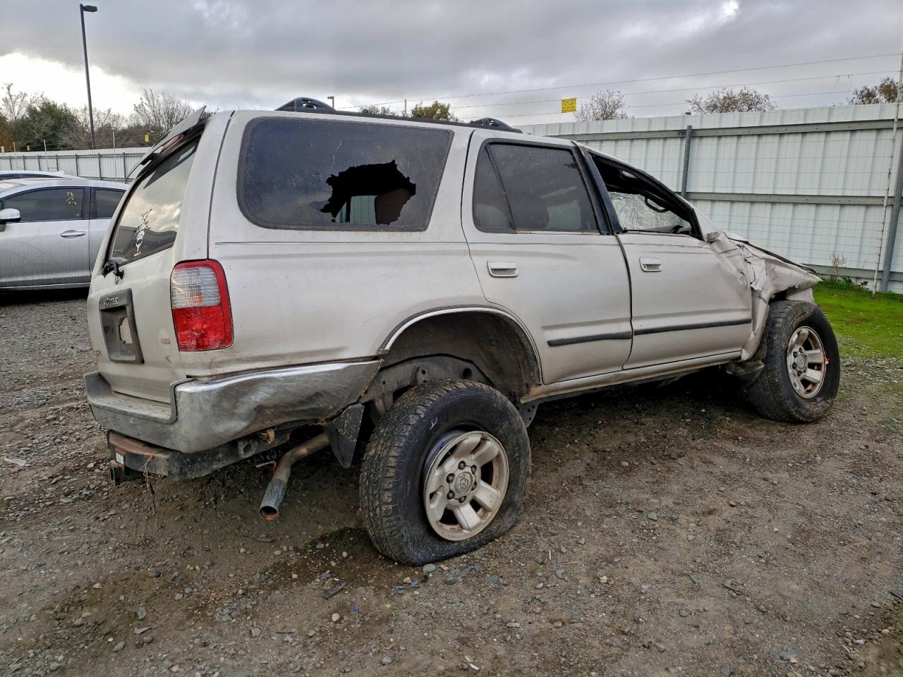 1997 TOYOTA 4RUNNER SR5 photo 3