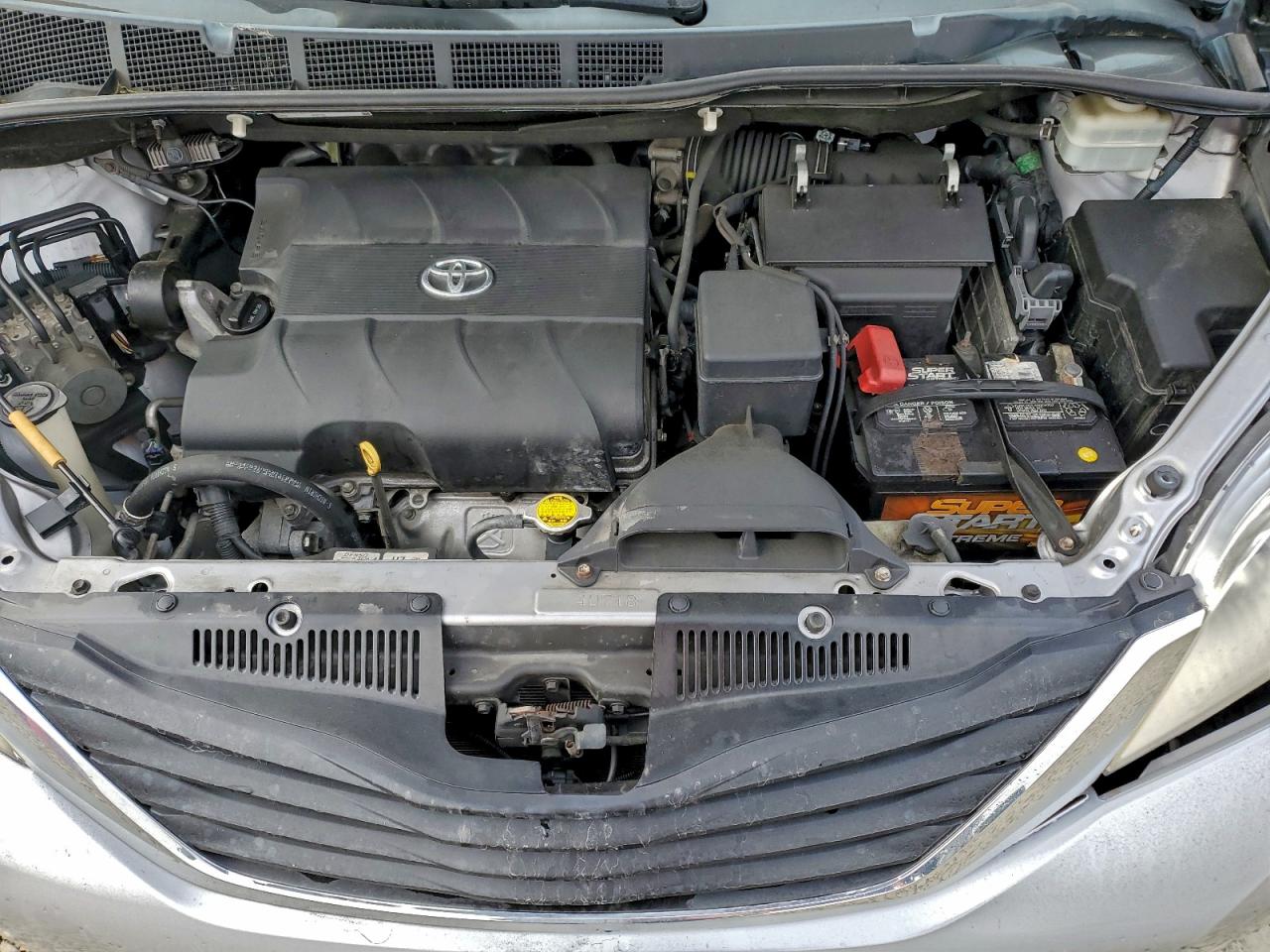2013 TOYOTA SIENNA LE photo 12