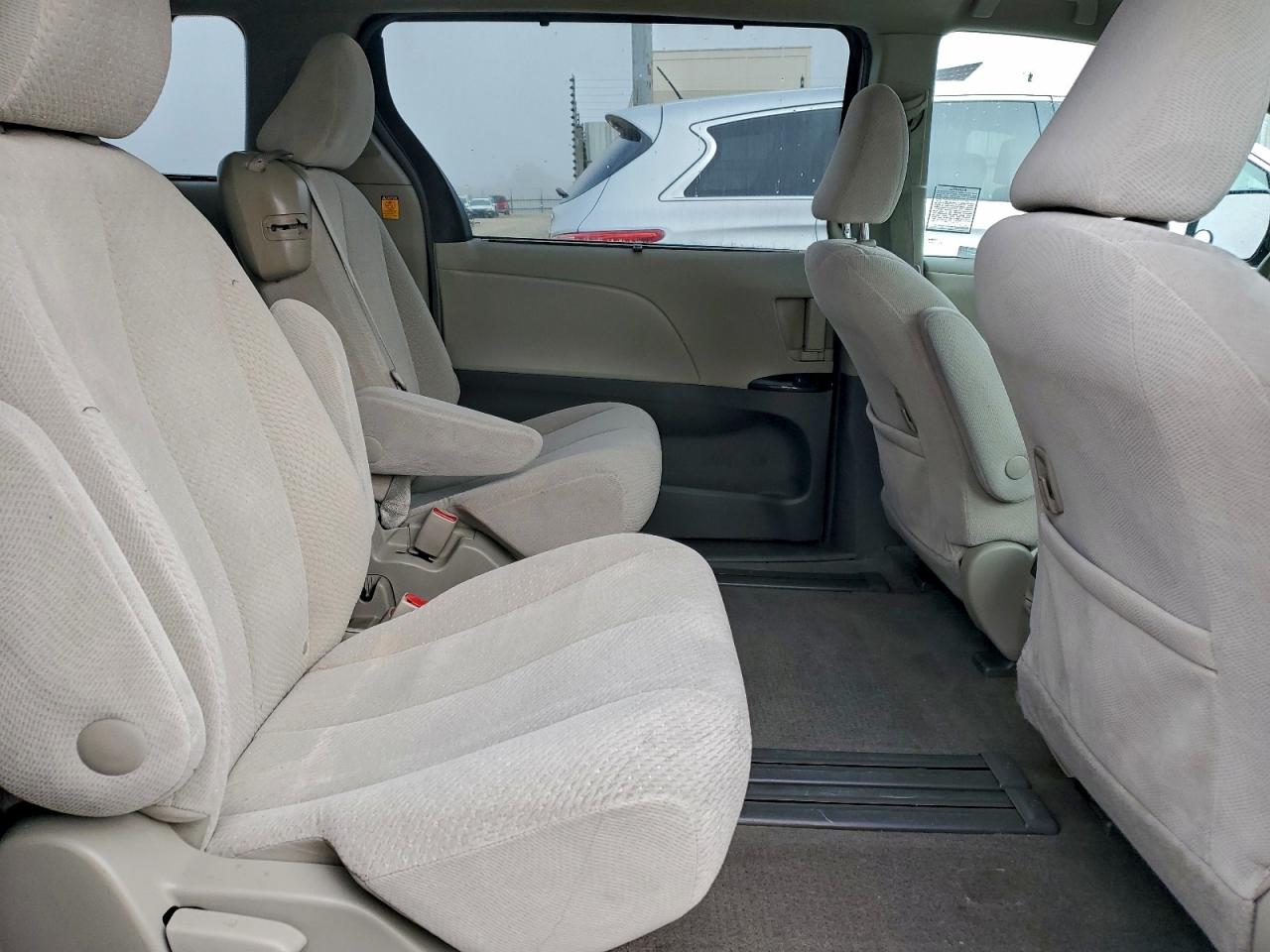 2013 TOYOTA SIENNA LE photo 11