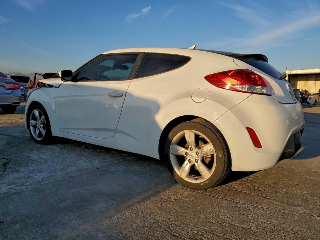 2015 HYUNDAI VELOSTER photo 3