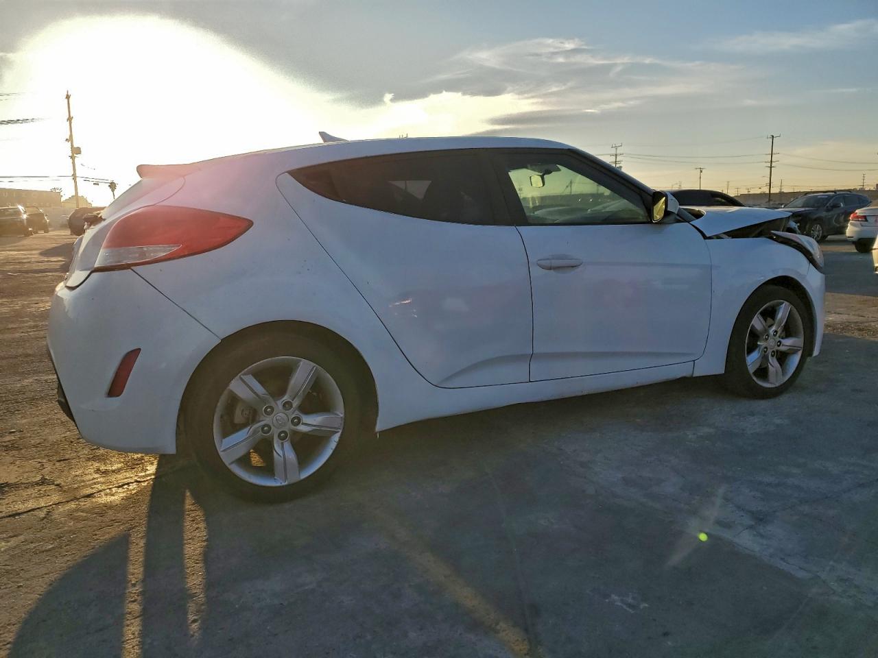 2015 HYUNDAI VELOSTER photo 5