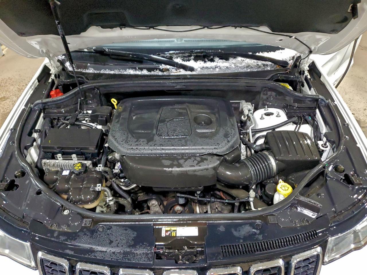 2019 JEEP GRAND CHEROKEE LAREDO photo 12