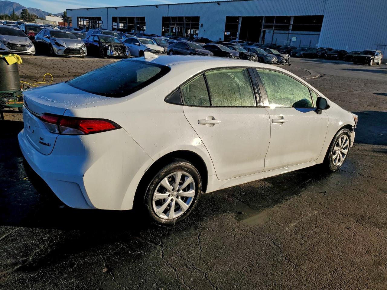 2023 TOYOTA COROLLA LE photo 3