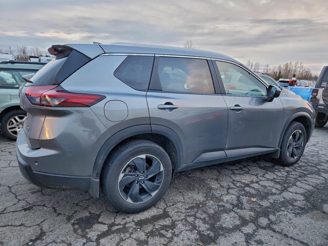 2024 NISSAN ROGUE SV photo 3