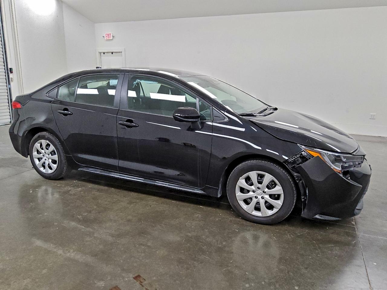 2025 TOYOTA COROLLA LE photo 4