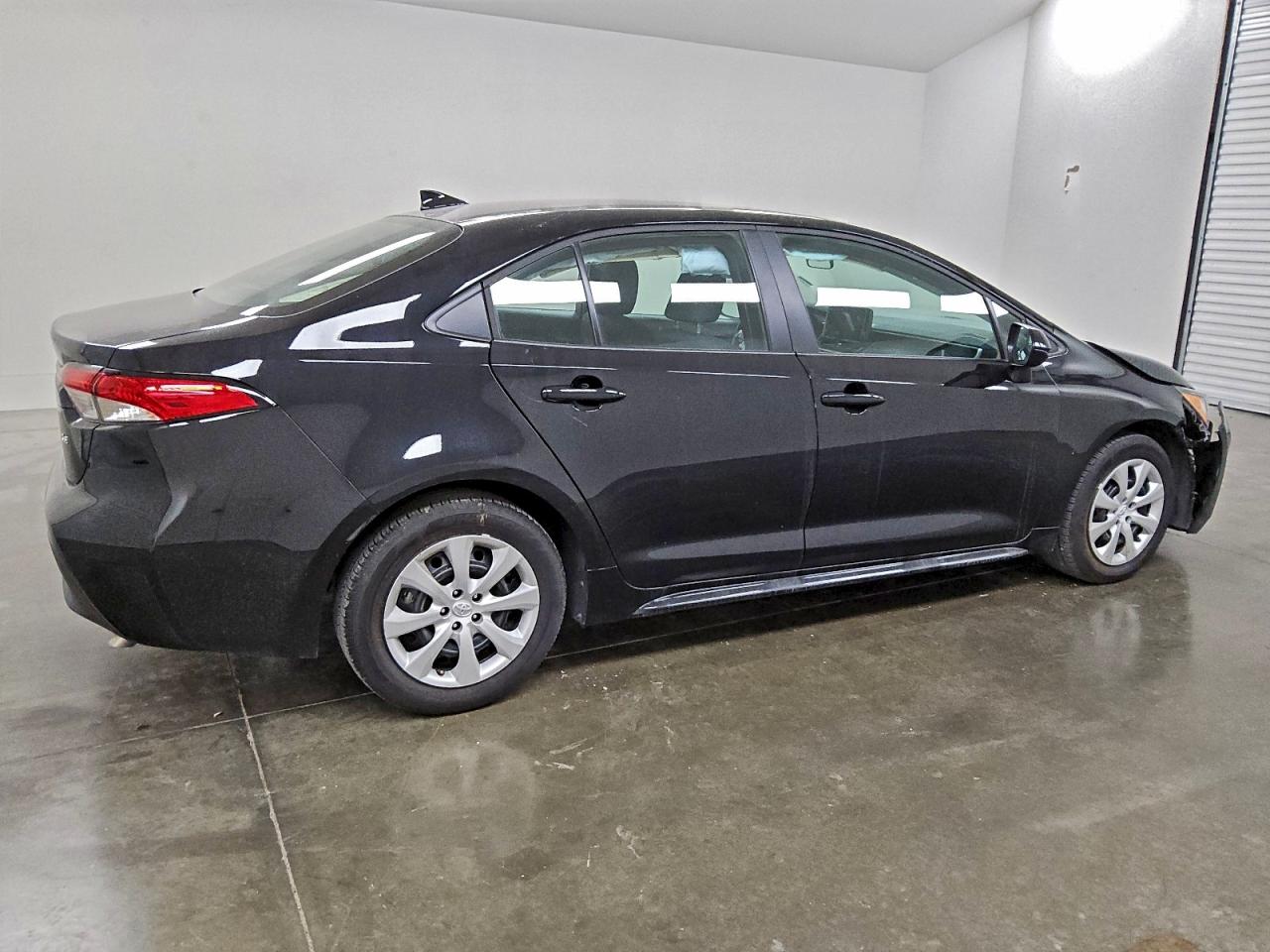 2025 TOYOTA COROLLA LE photo 3