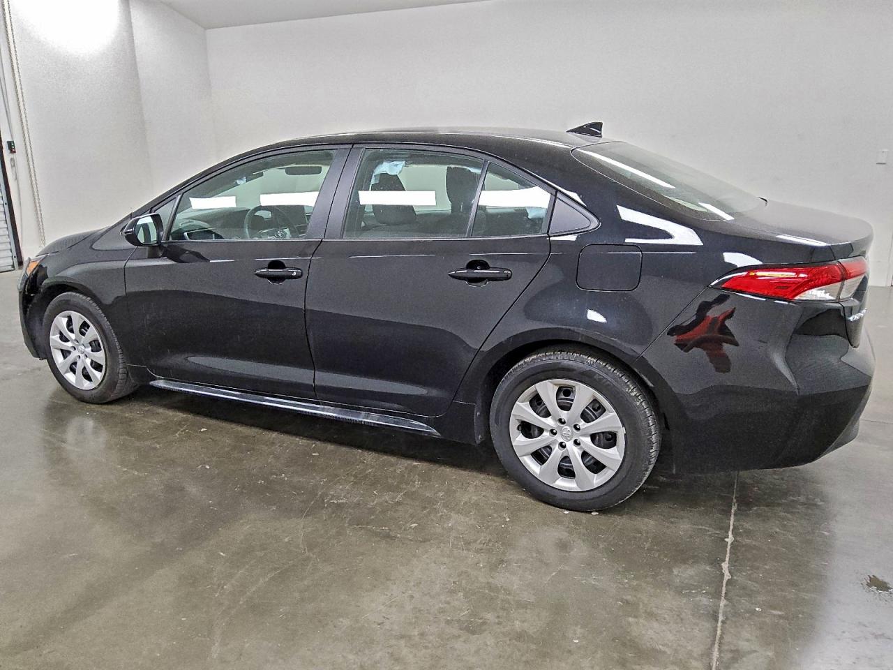 2025 TOYOTA COROLLA LE photo 2