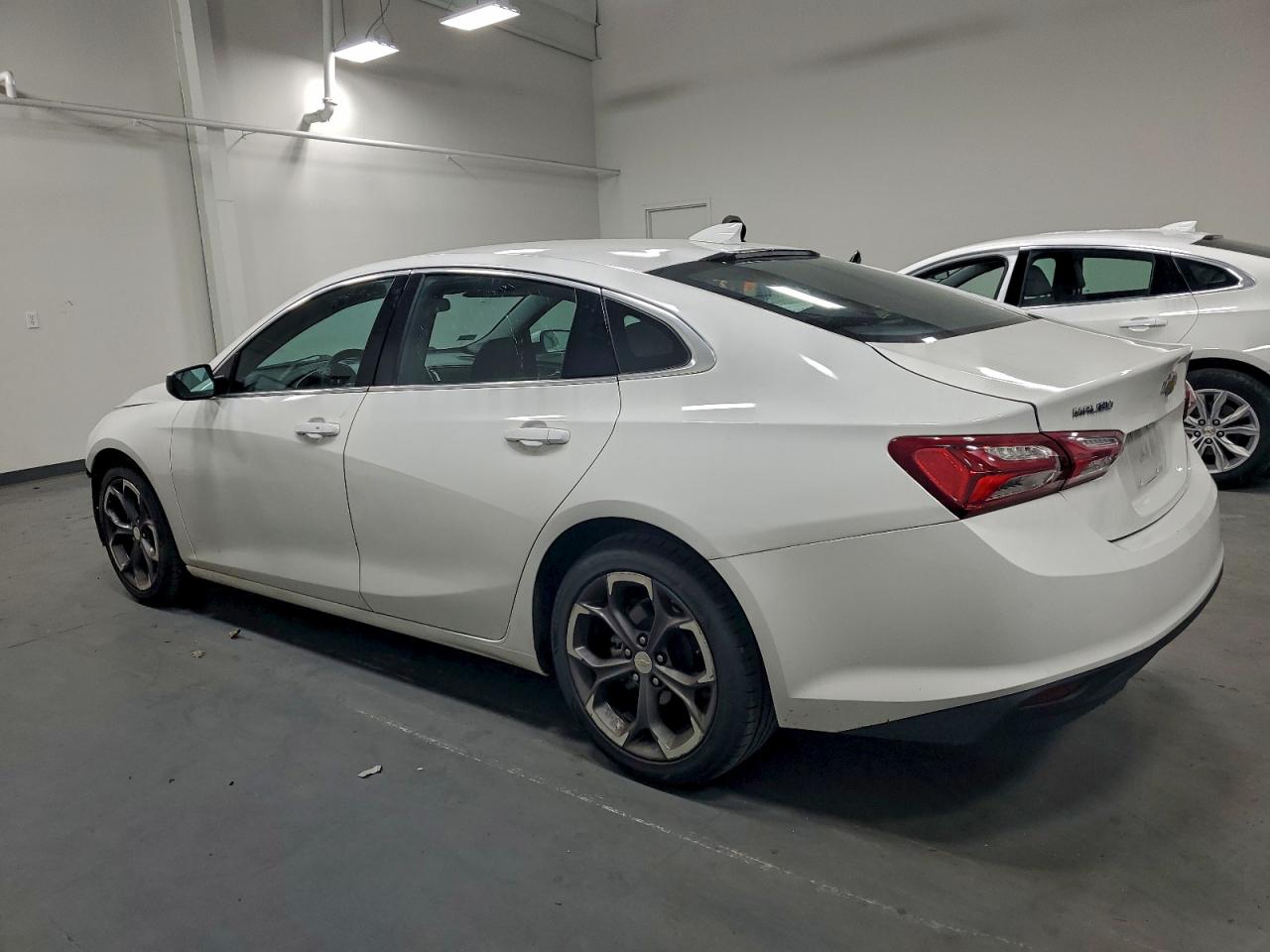 2022 CHEVROLET MALIBU LT photo 2