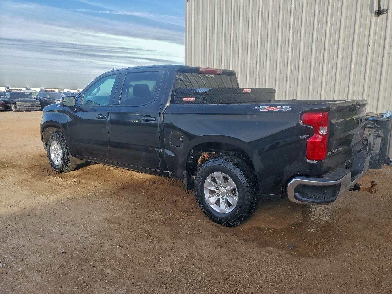 2023 CHEVROLET SILVERADO K1500 LT photo 2