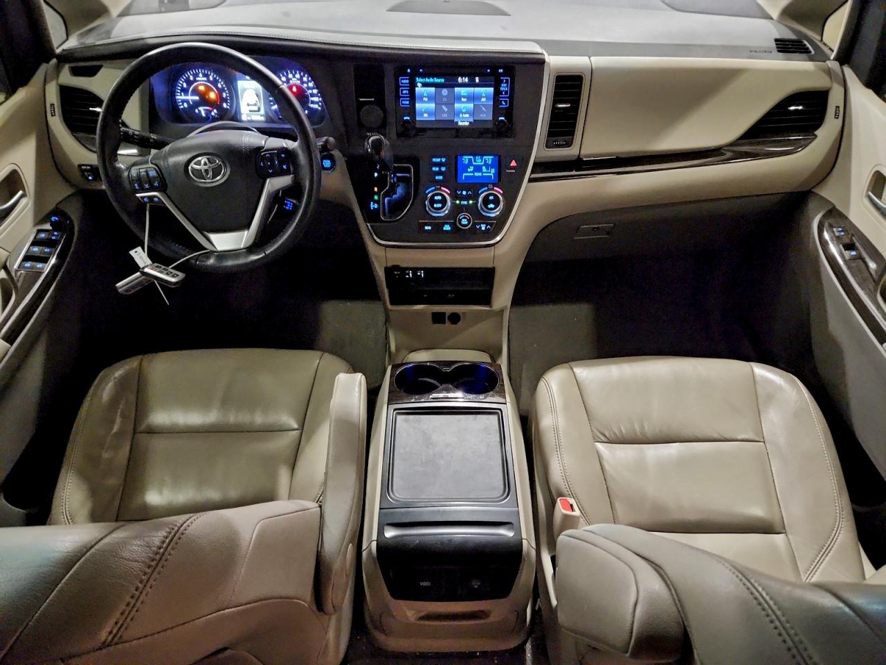 2015 TOYOTA SIENNA XLE photo 8