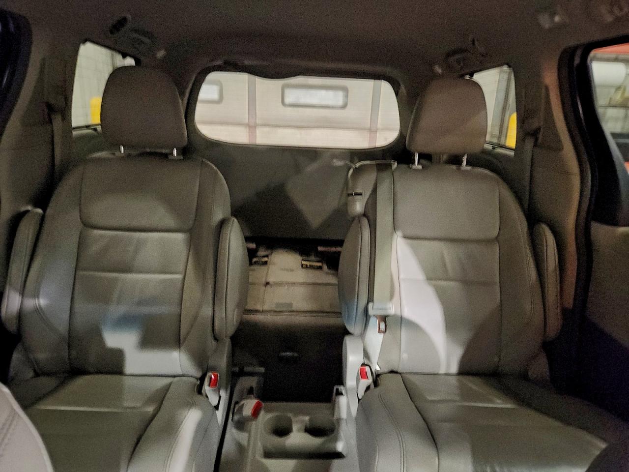 2015 TOYOTA SIENNA XLE photo 10