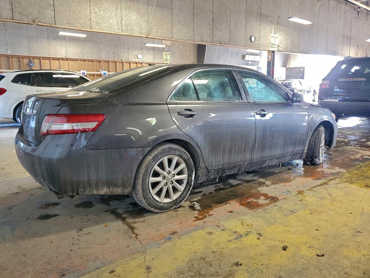 2011 TOYOTA CAMRY BASE photo 3
