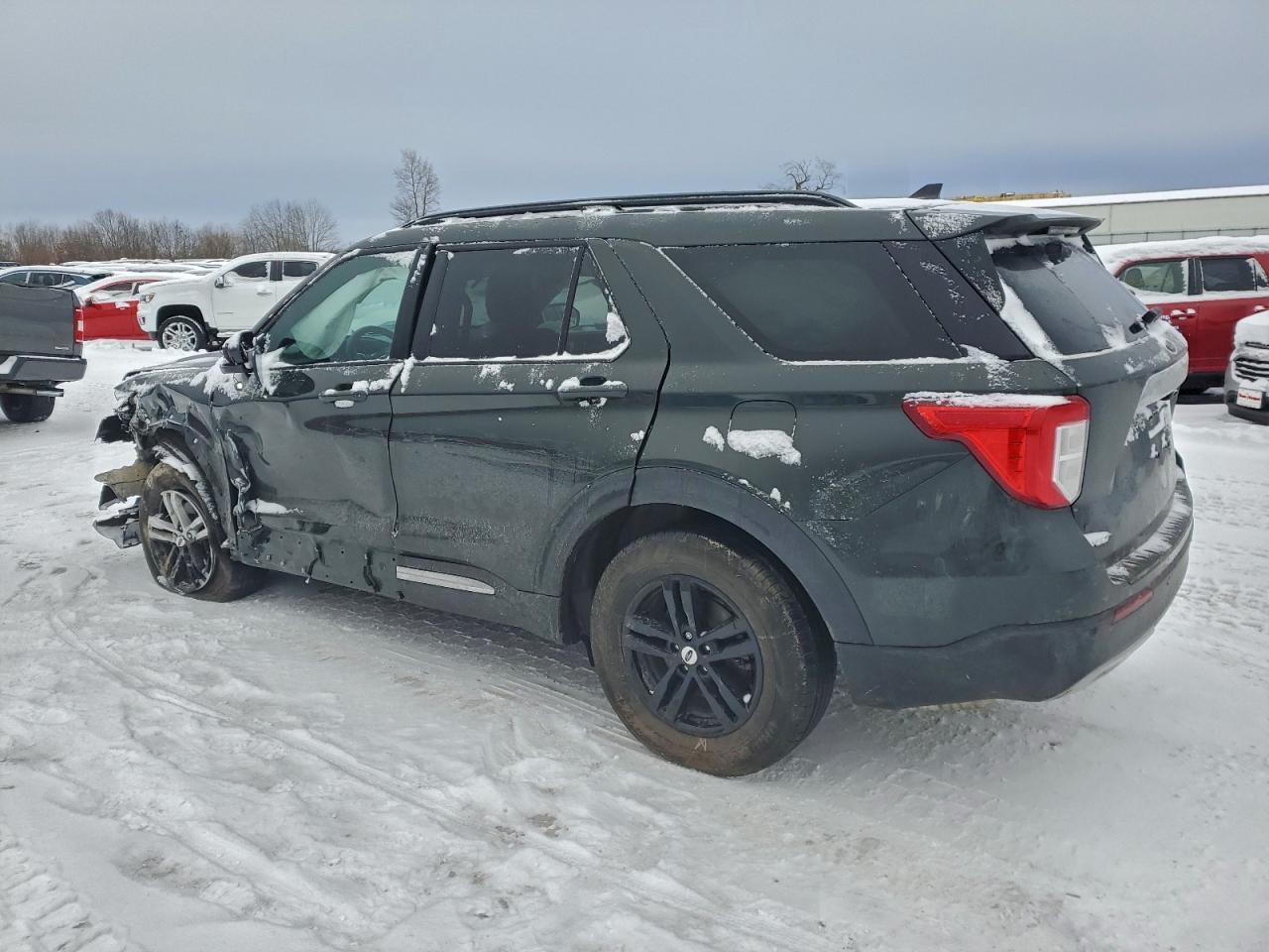 2023 FORD EXPLORER XLT photo 4