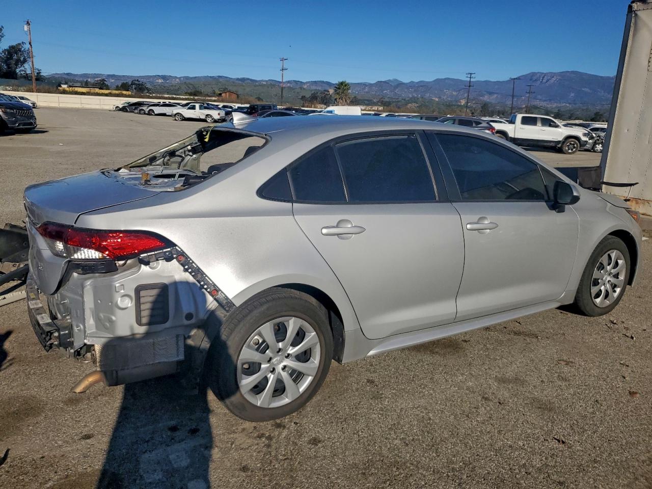 2021 TOYOTA COROLLA LE photo 3