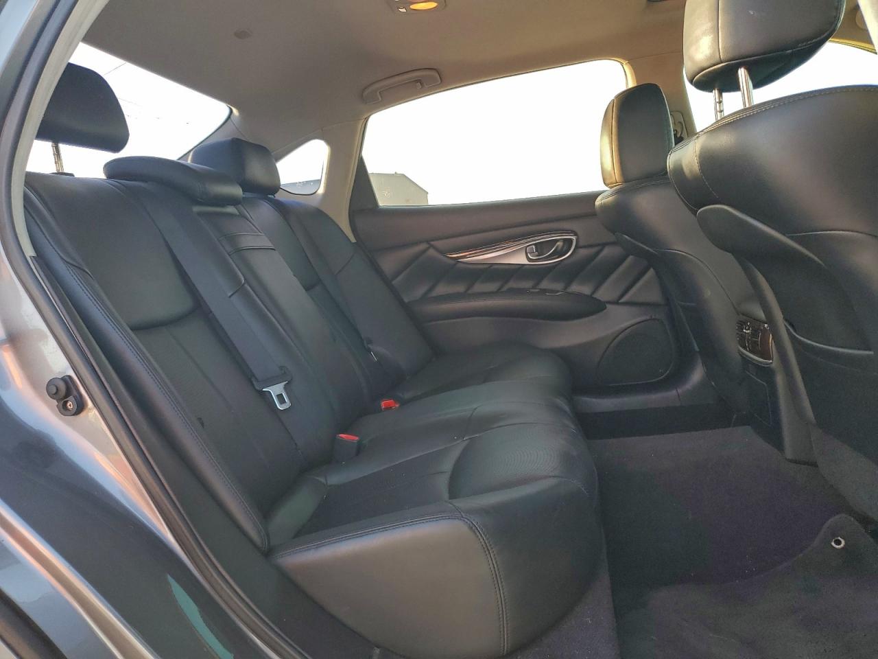 2015 INFINITI Q70L 3.7 photo 10