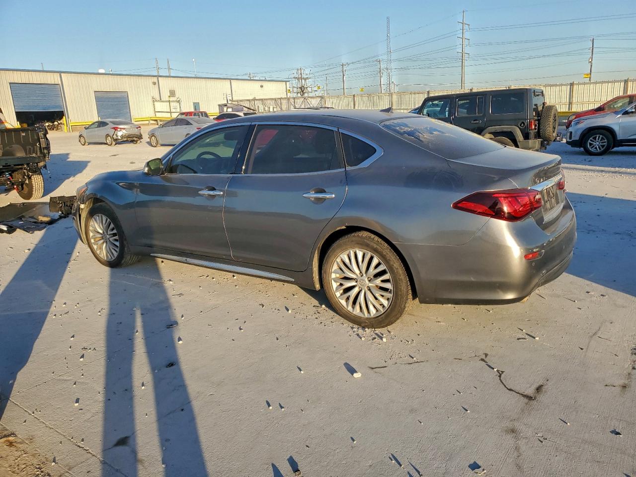 2015 INFINITI Q70L 3.7 photo 2