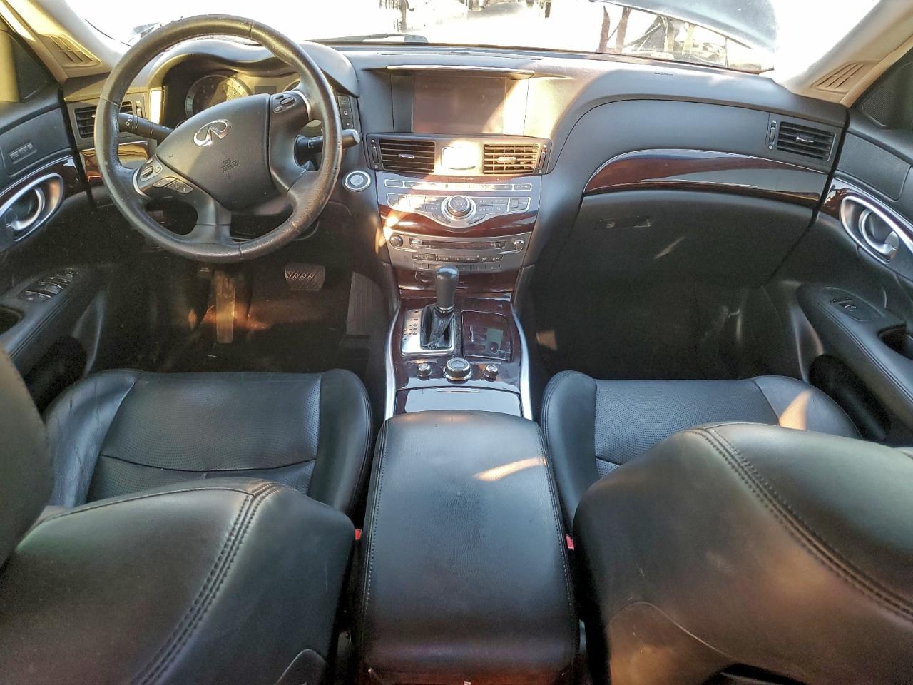 2015 INFINITI Q70L 3.7 photo 8