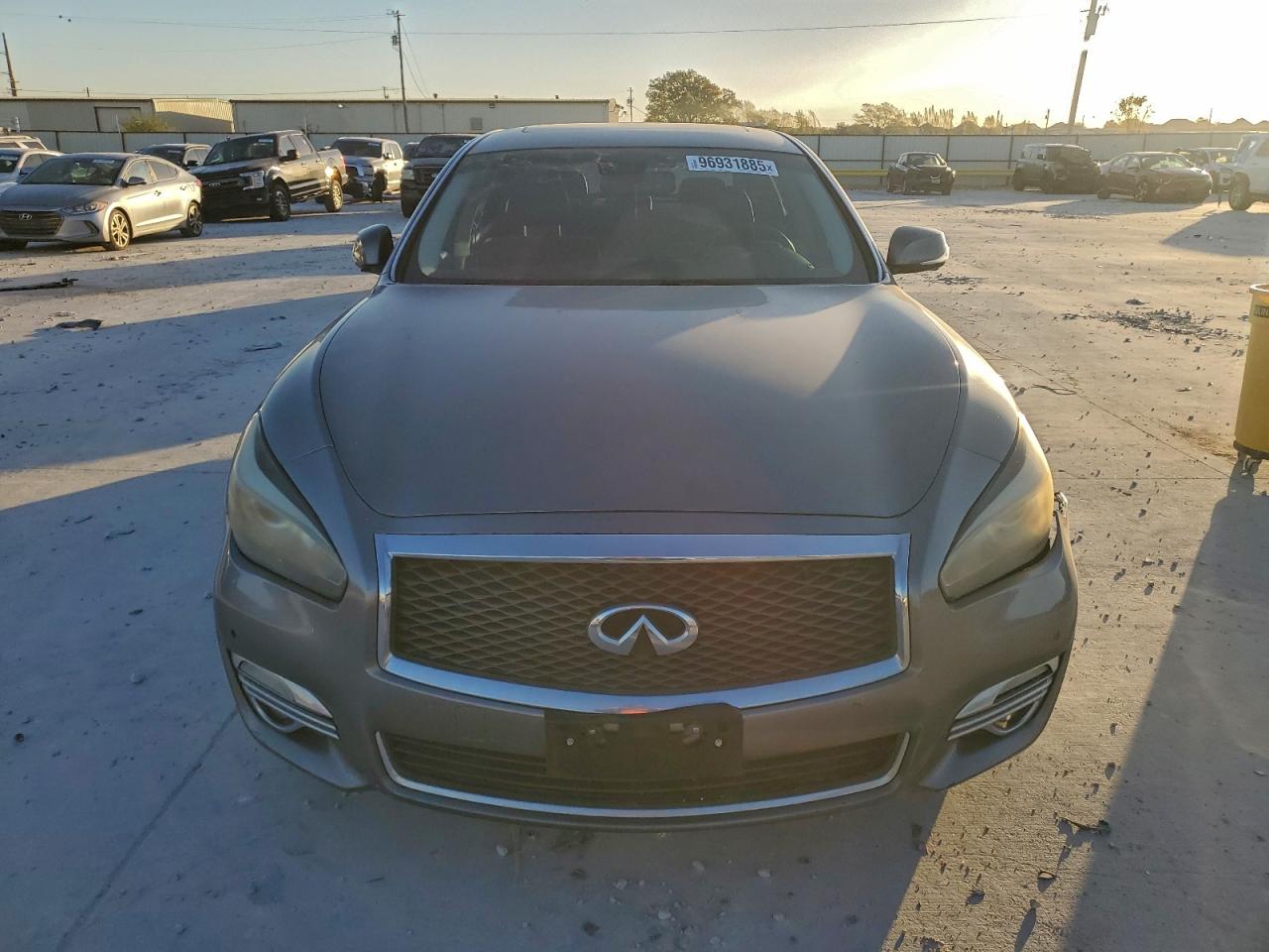2015 INFINITI Q70L 3.7 photo 5