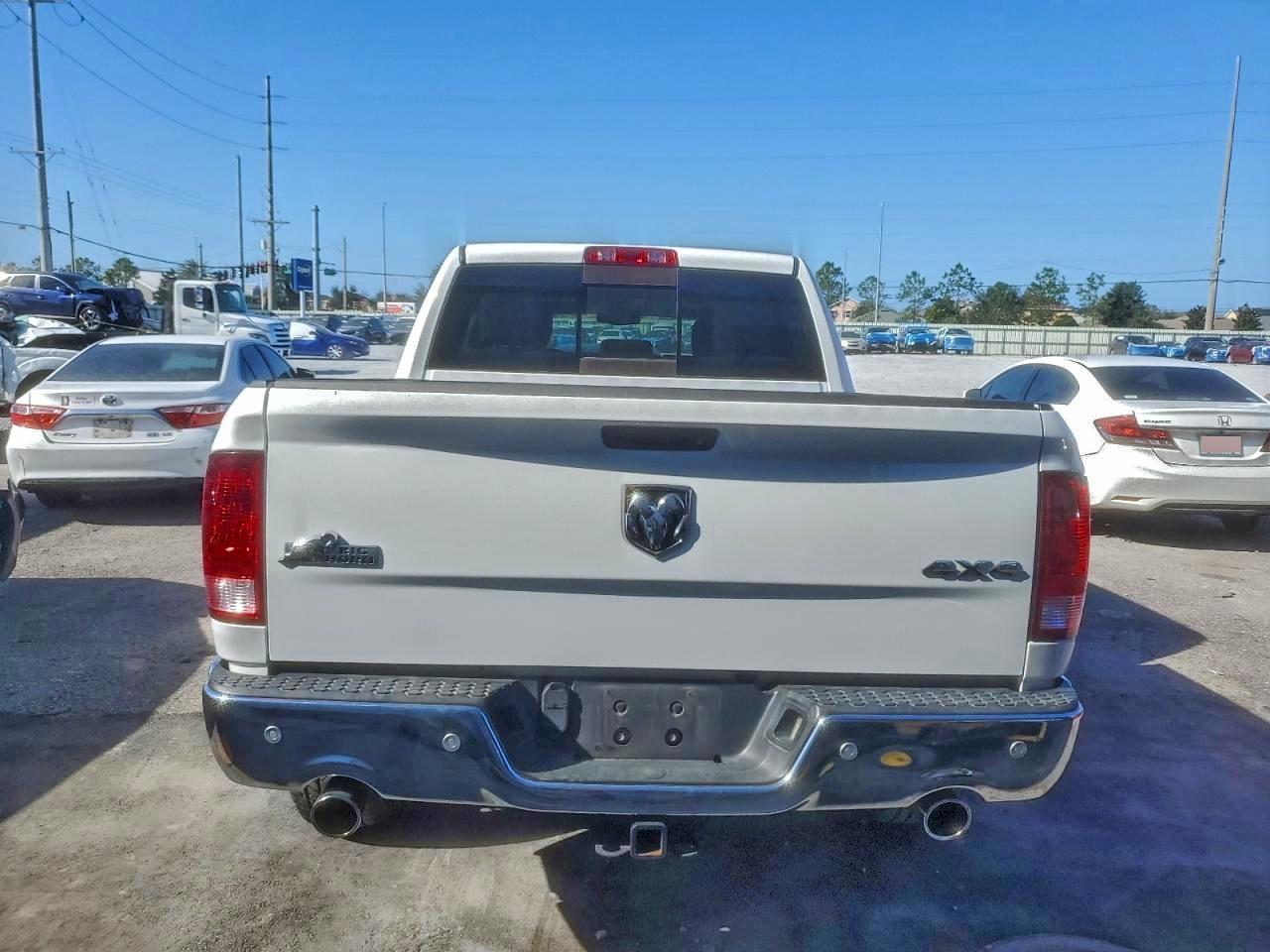 2017 RAM 1500 SLT photo 16