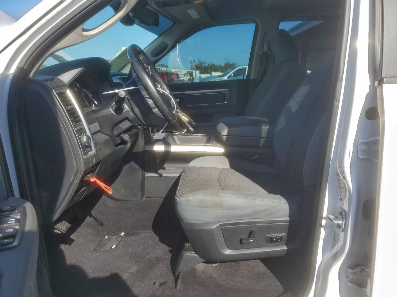 2017 RAM 1500 SLT photo 19