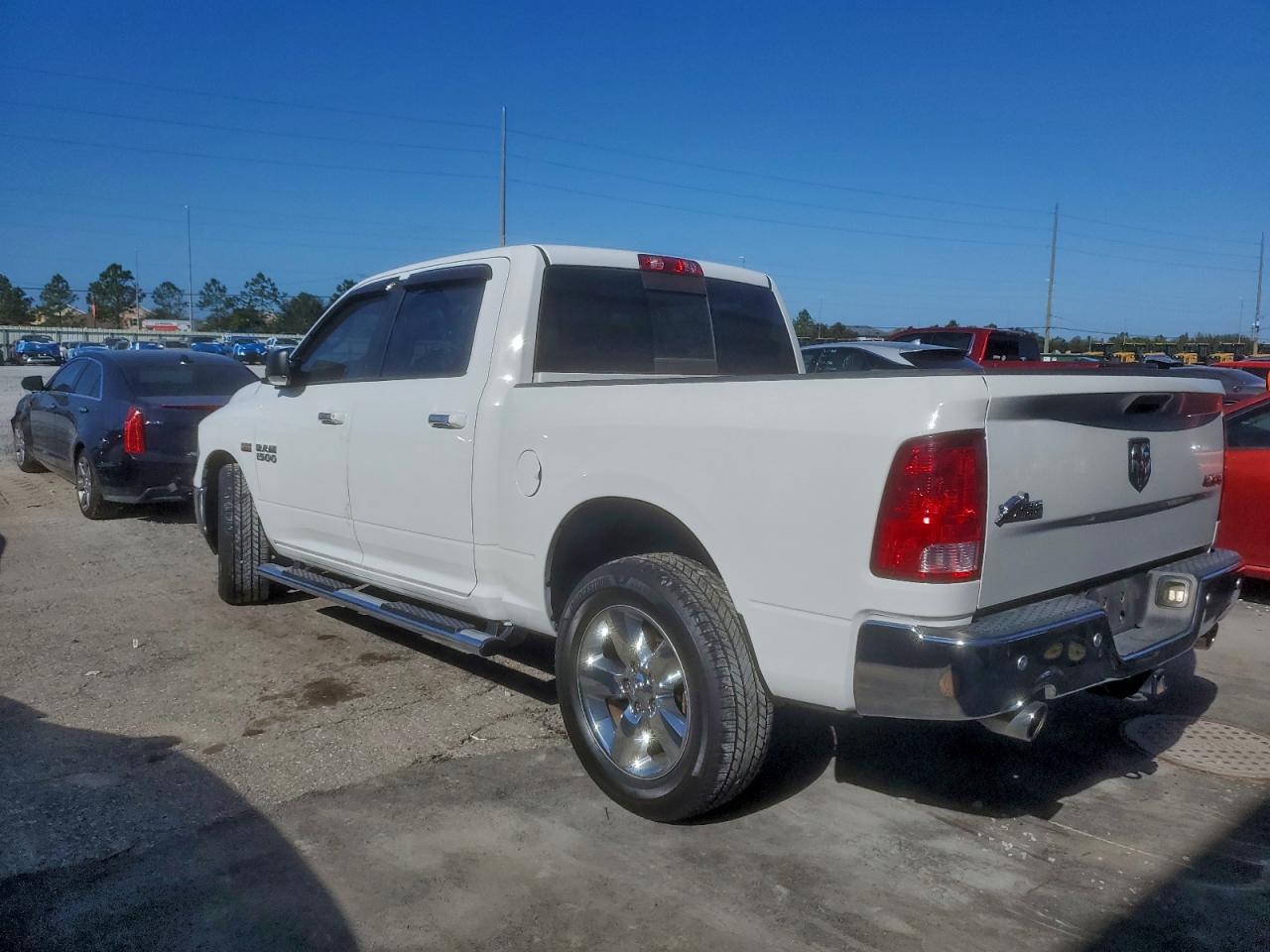 2017 RAM 1500 SLT photo 4