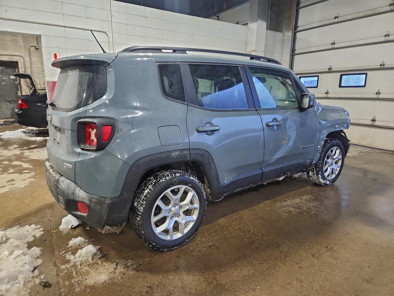 2017 JEEP RENEGADE LATITUDE photo 3