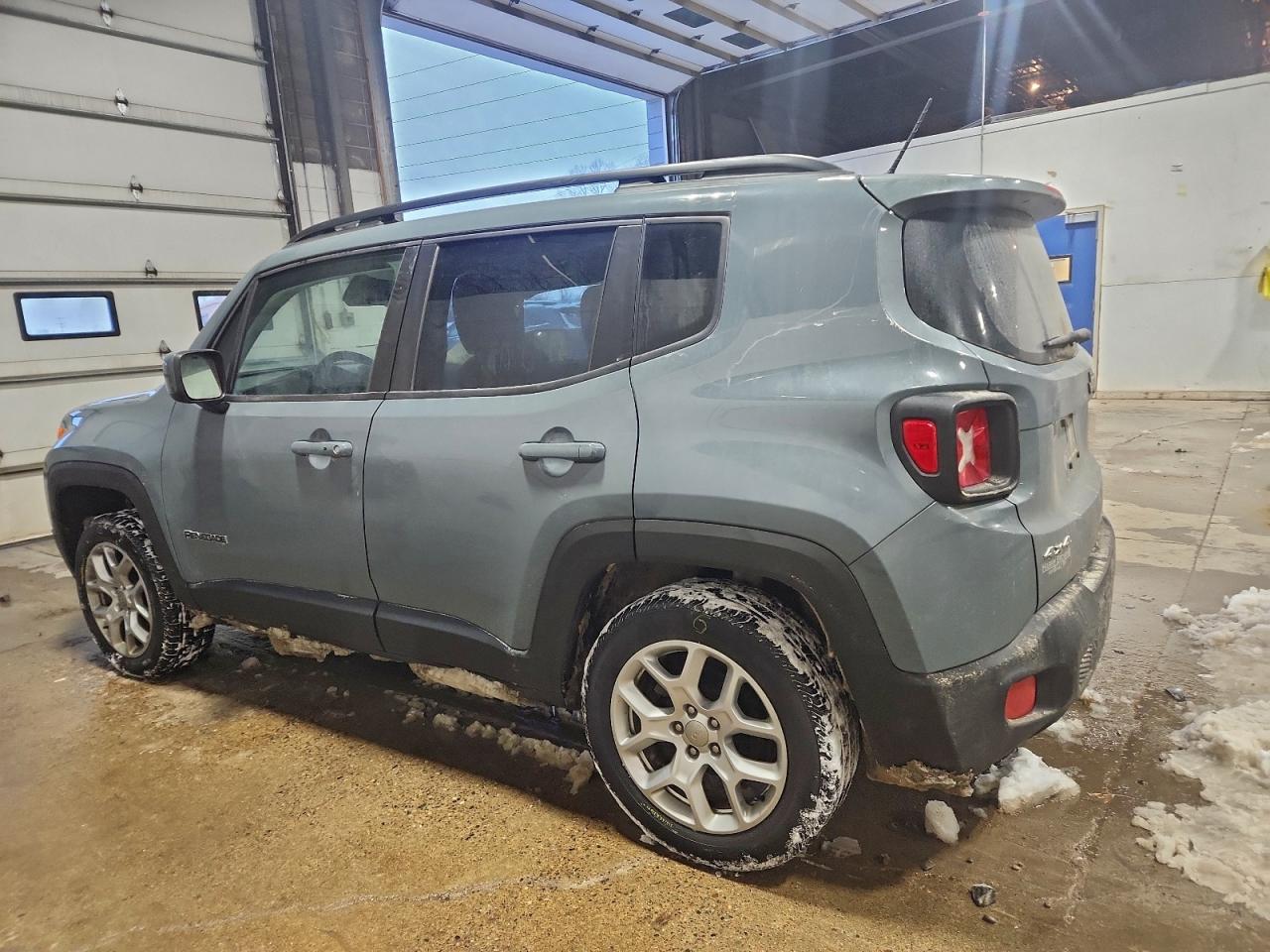 2017 JEEP RENEGADE LATITUDE photo 2