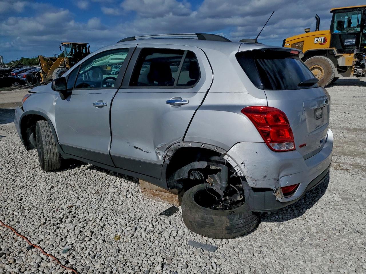 2019 CHEVROLET TRAX 1LT photo 2