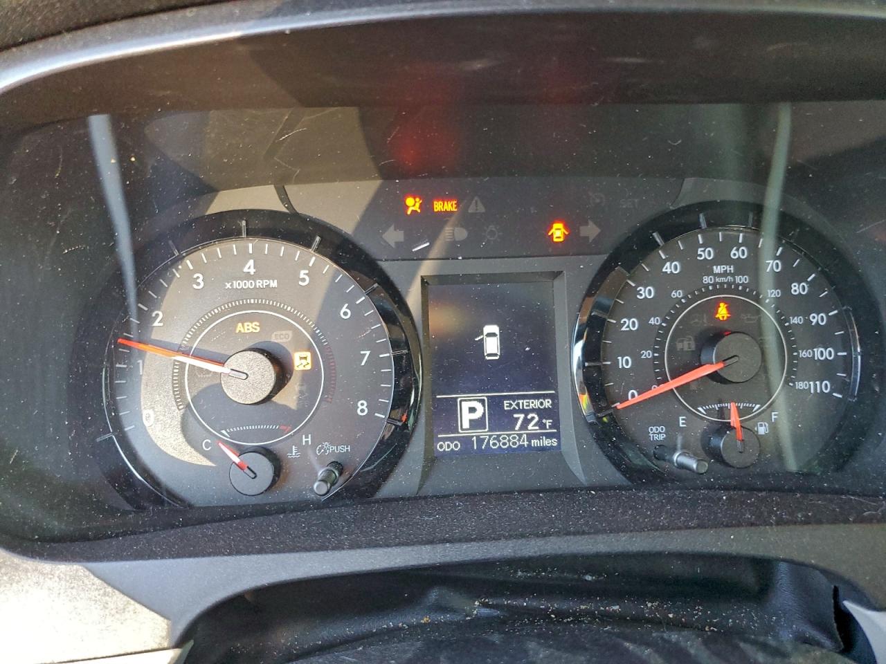 2016 TOYOTA SIENNA LE photo 9