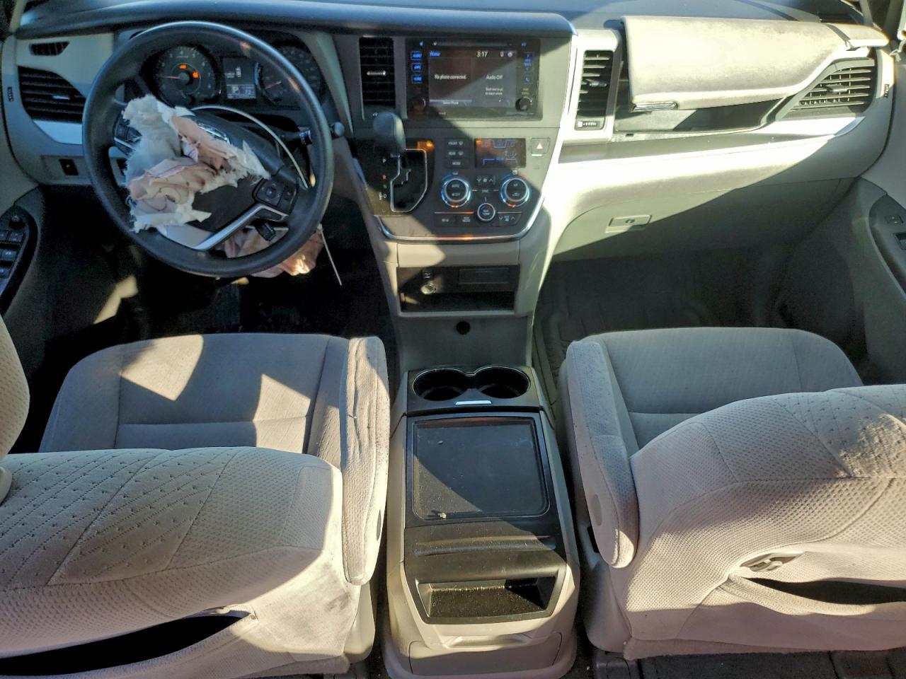 2016 TOYOTA SIENNA LE photo 8