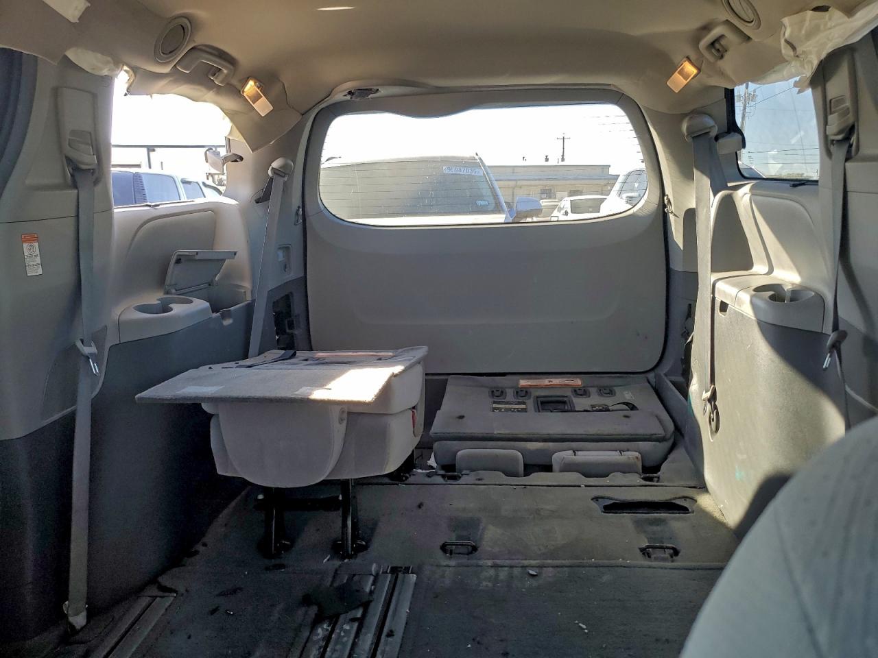 2016 TOYOTA SIENNA LE photo 10