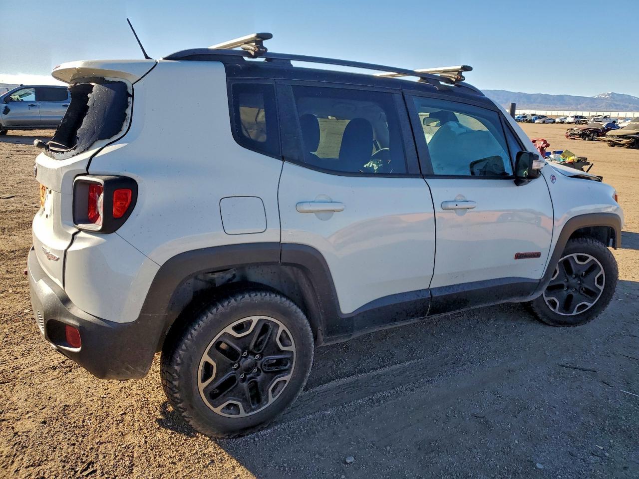 2015 JEEP RENEGADE TRAILHAWK photo 3