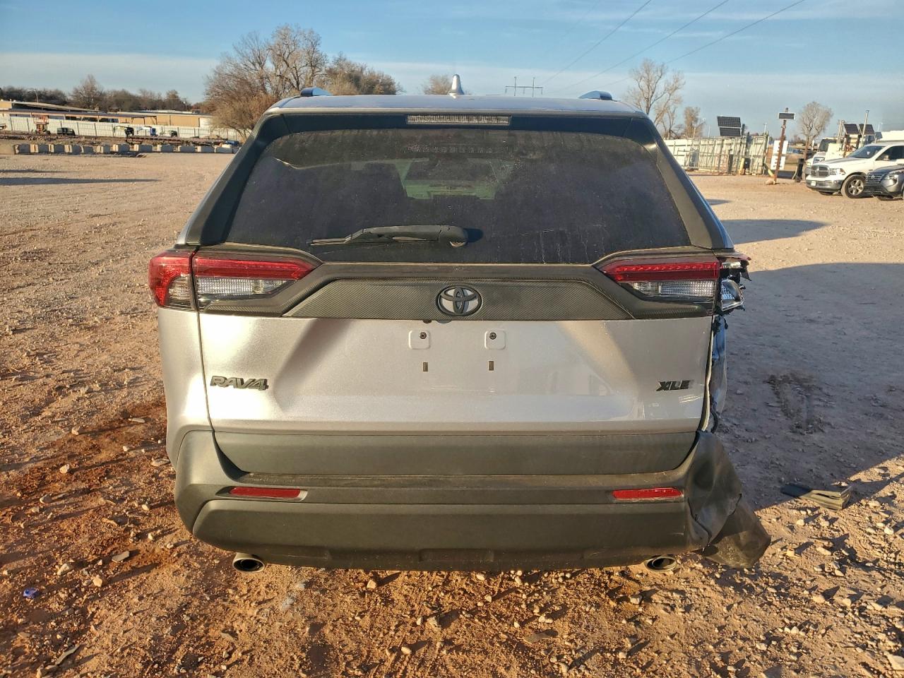 2021 TOYOTA RAV4 XLE photo 6