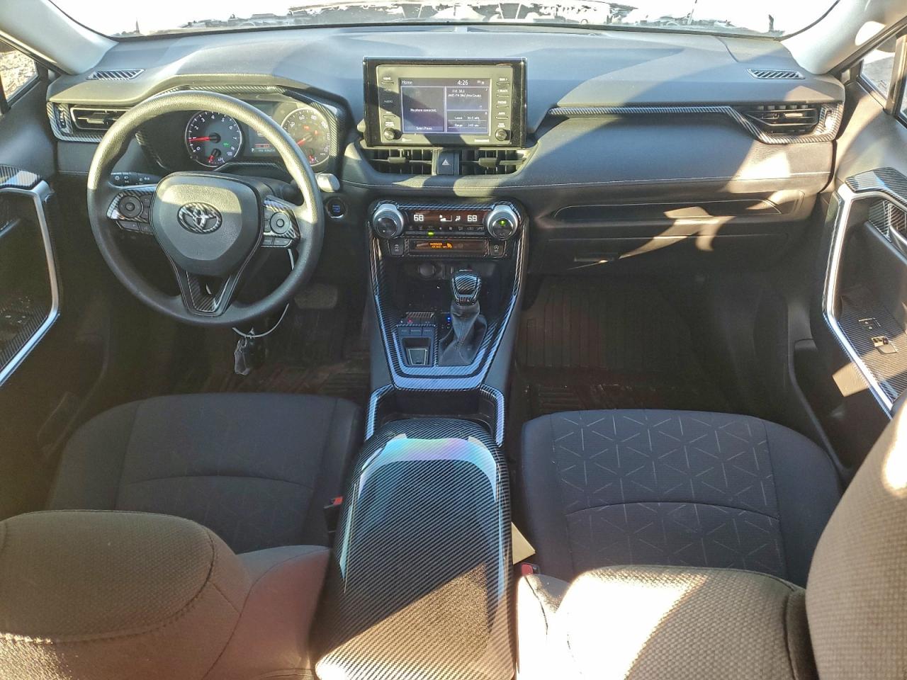 2021 TOYOTA RAV4 XLE photo 8