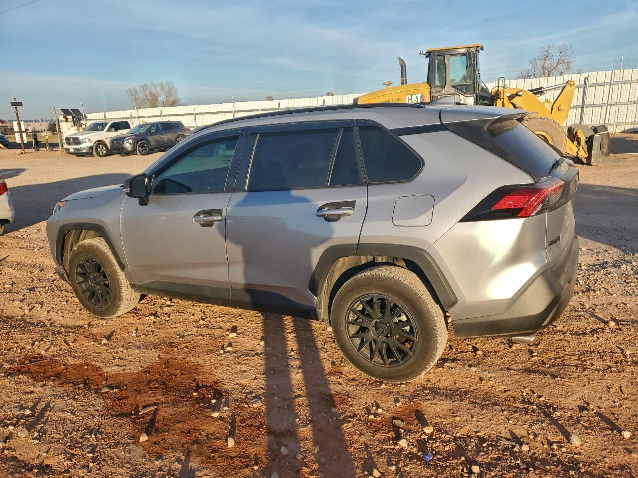 2021 TOYOTA RAV4 XLE photo 2