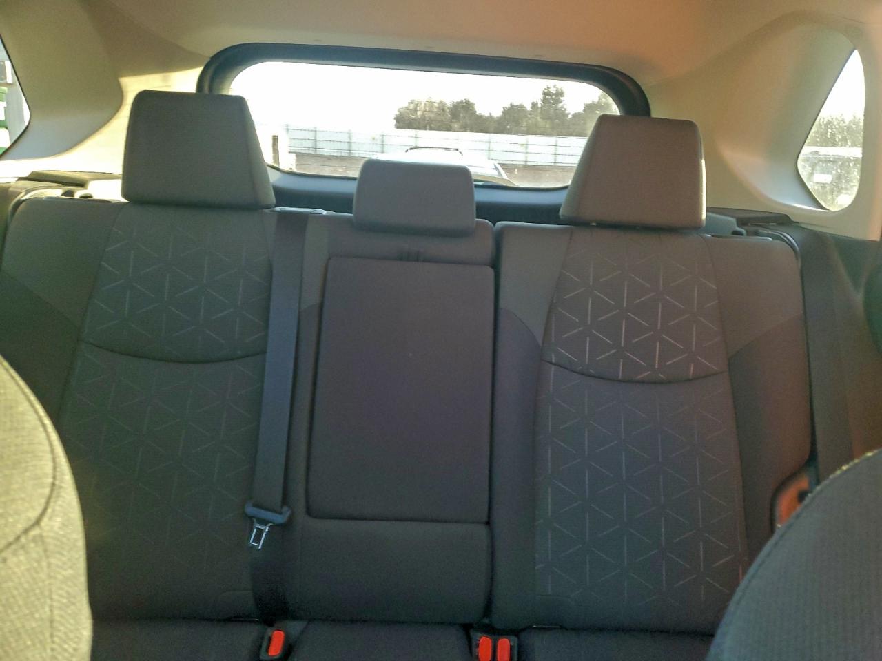 2021 TOYOTA RAV4 XLE photo 10