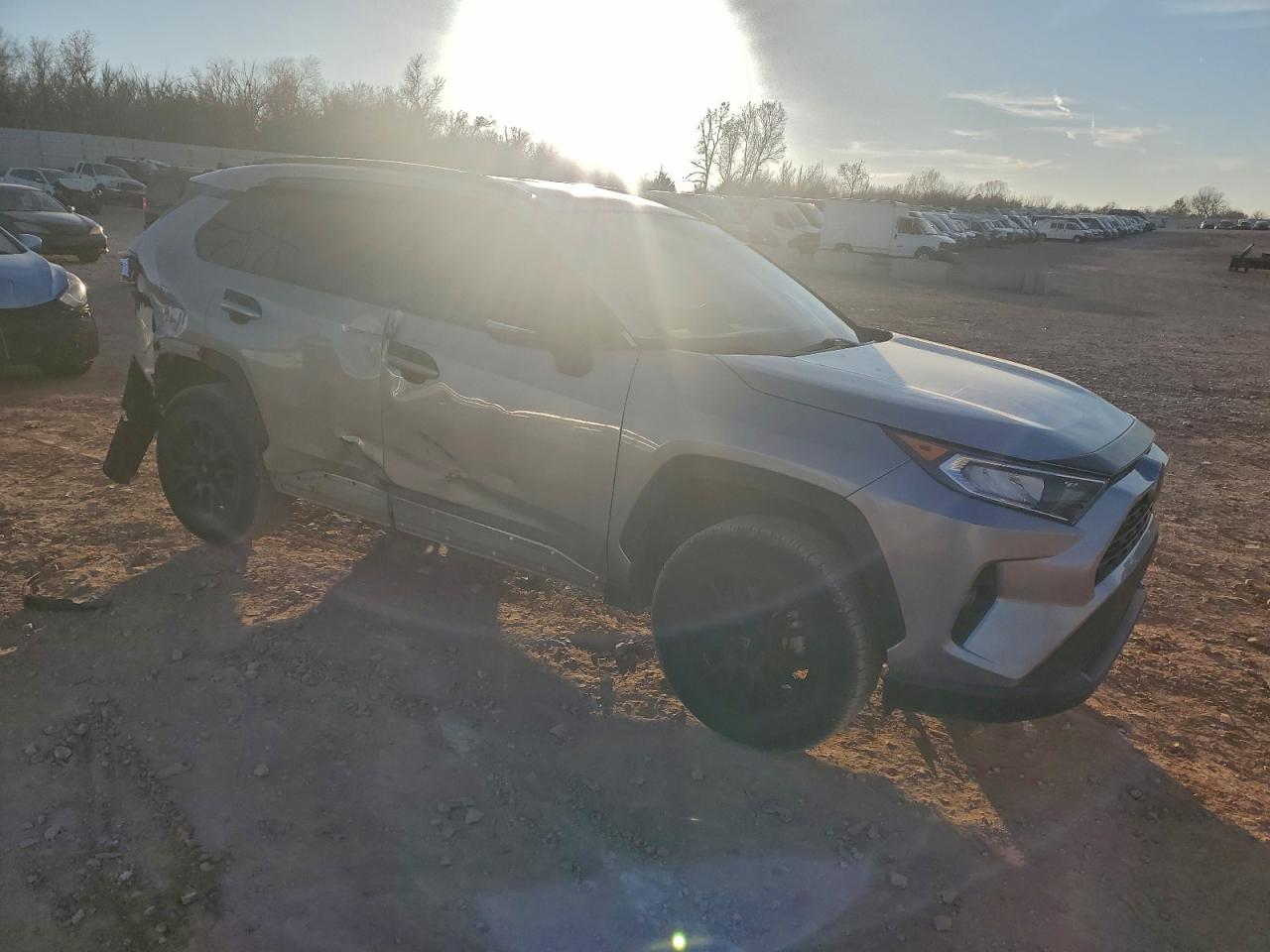 2021 TOYOTA RAV4 XLE photo 4