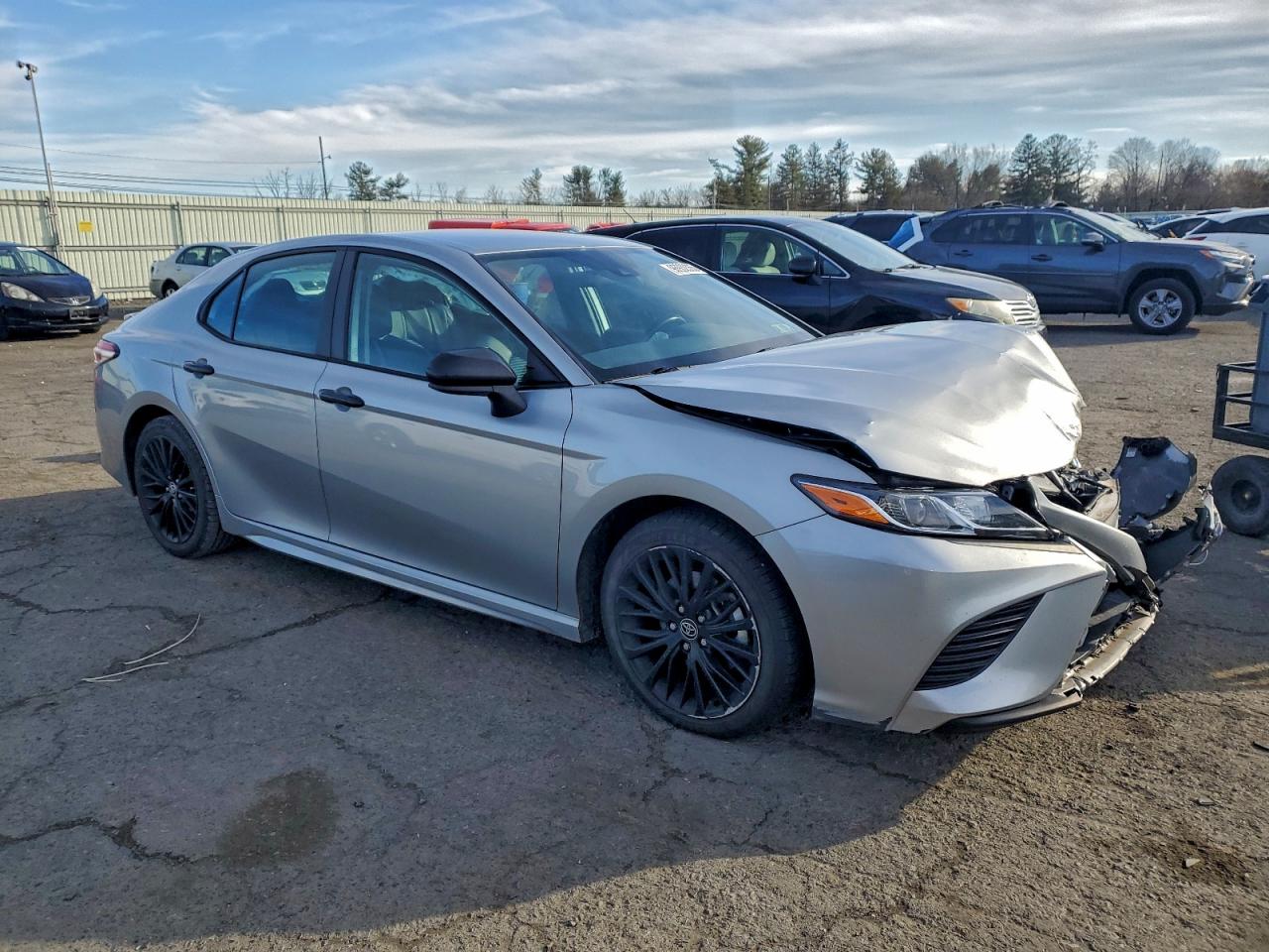 2020 TOYOTA CAMRY SE photo 4