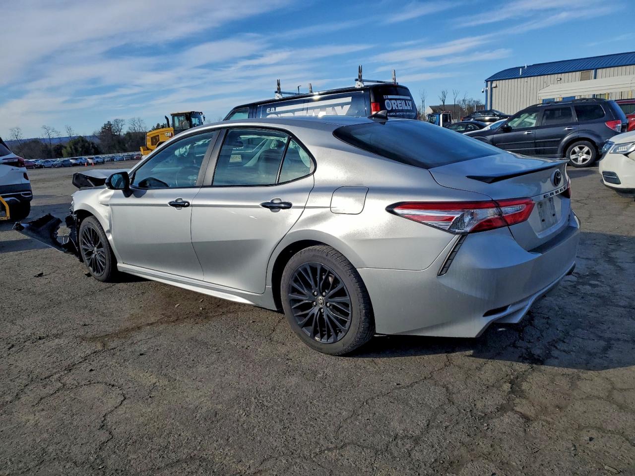 2020 TOYOTA CAMRY SE photo 2