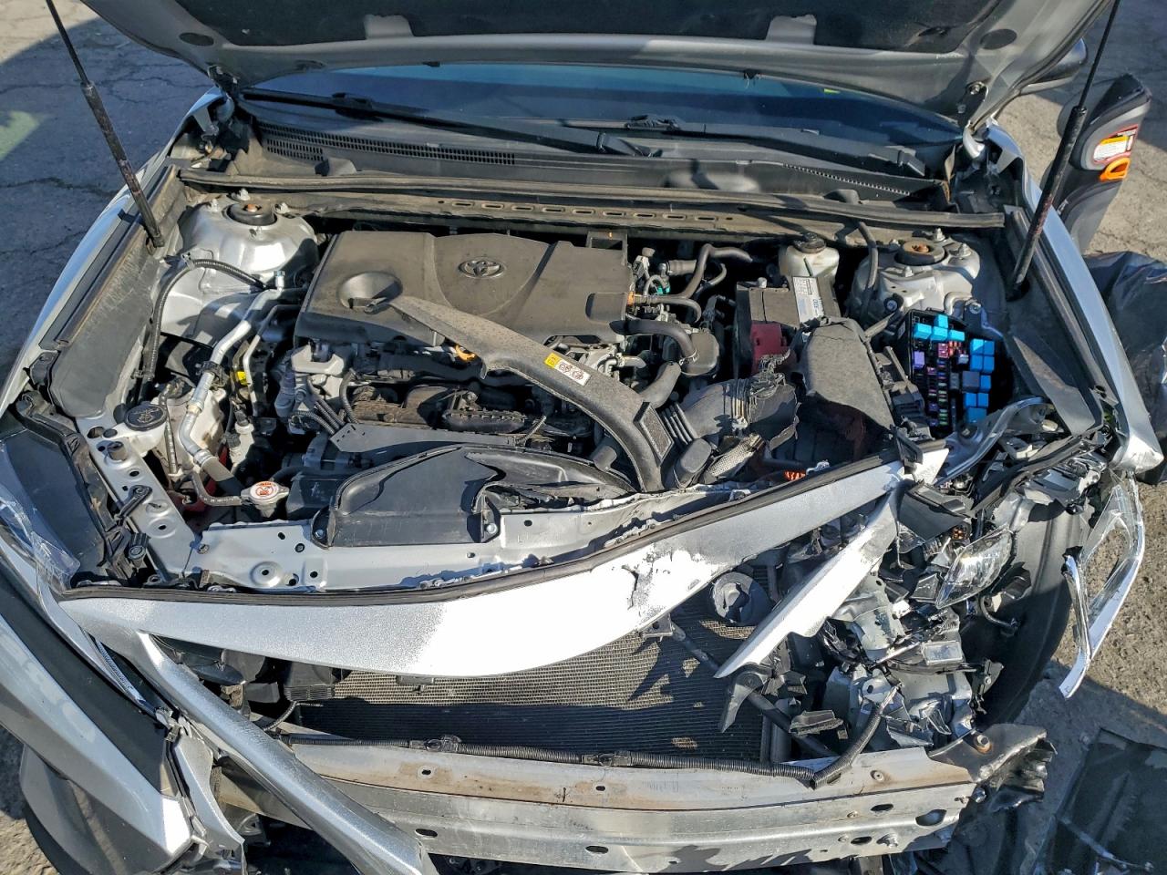 2020 TOYOTA CAMRY SE photo 11