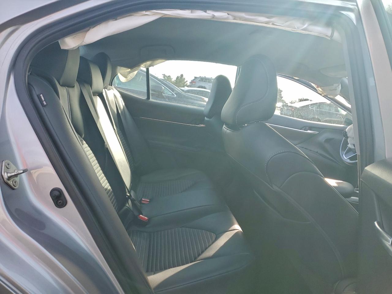2020 TOYOTA CAMRY SE photo 10