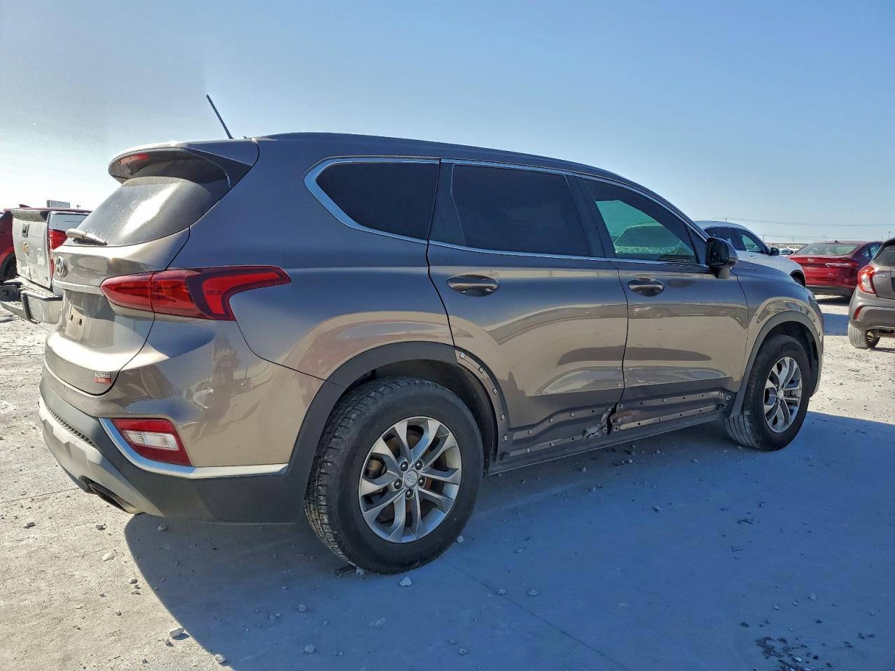 2019 HYUNDAI SANTA FE SE photo 3