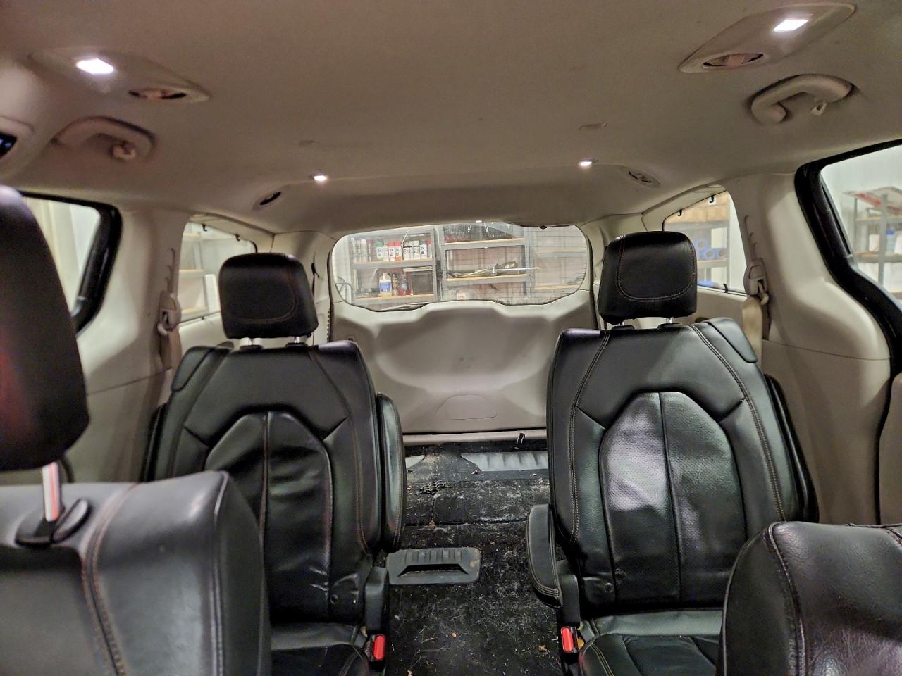 2019 CHRYSLER PACIFICA TOURING L photo 10