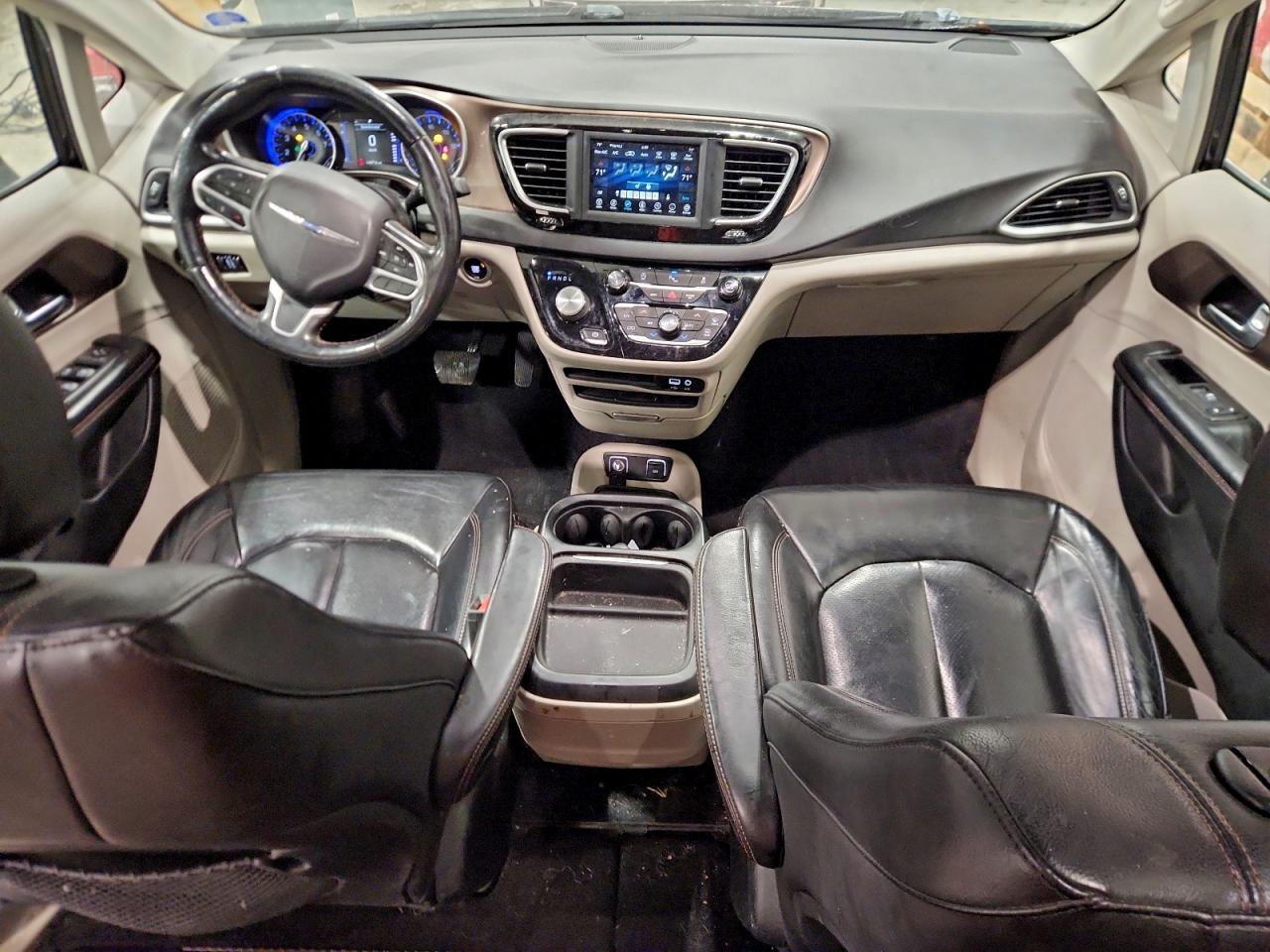 2019 CHRYSLER PACIFICA TOURING L photo 8
