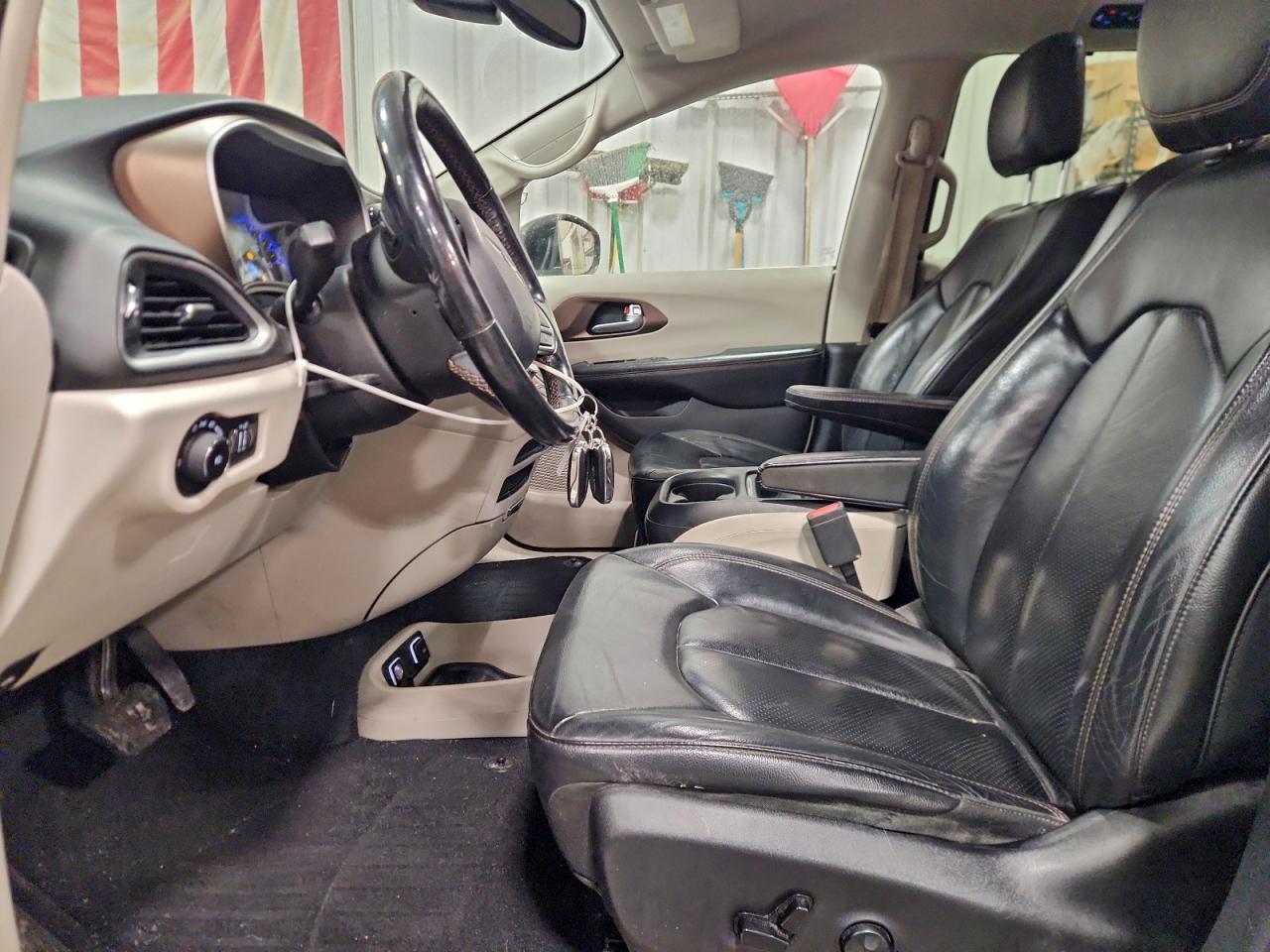 2019 CHRYSLER PACIFICA TOURING L photo 7