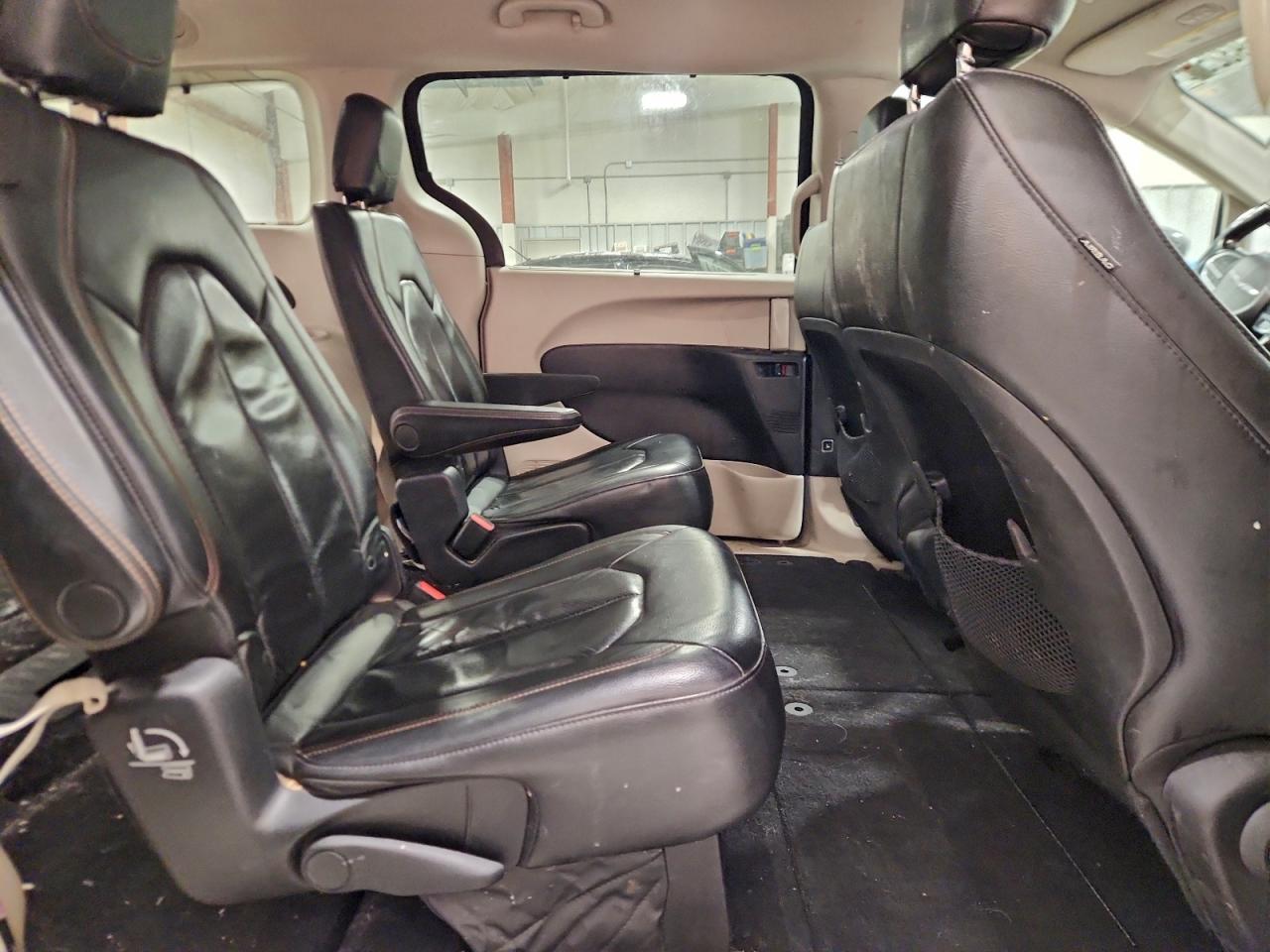 2019 CHRYSLER PACIFICA TOURING L photo 11