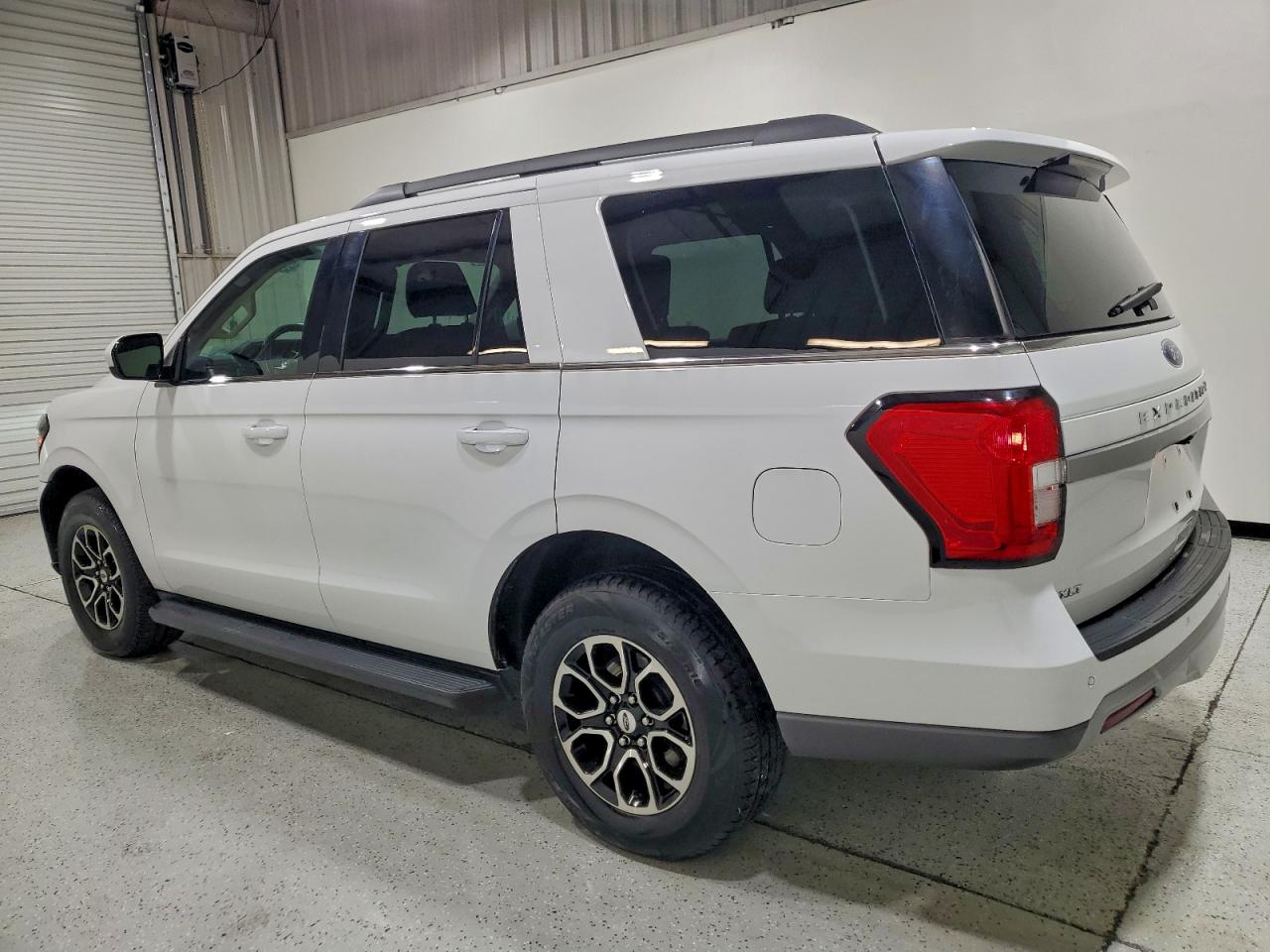 2024 FORD EXPEDITION XLT photo 2